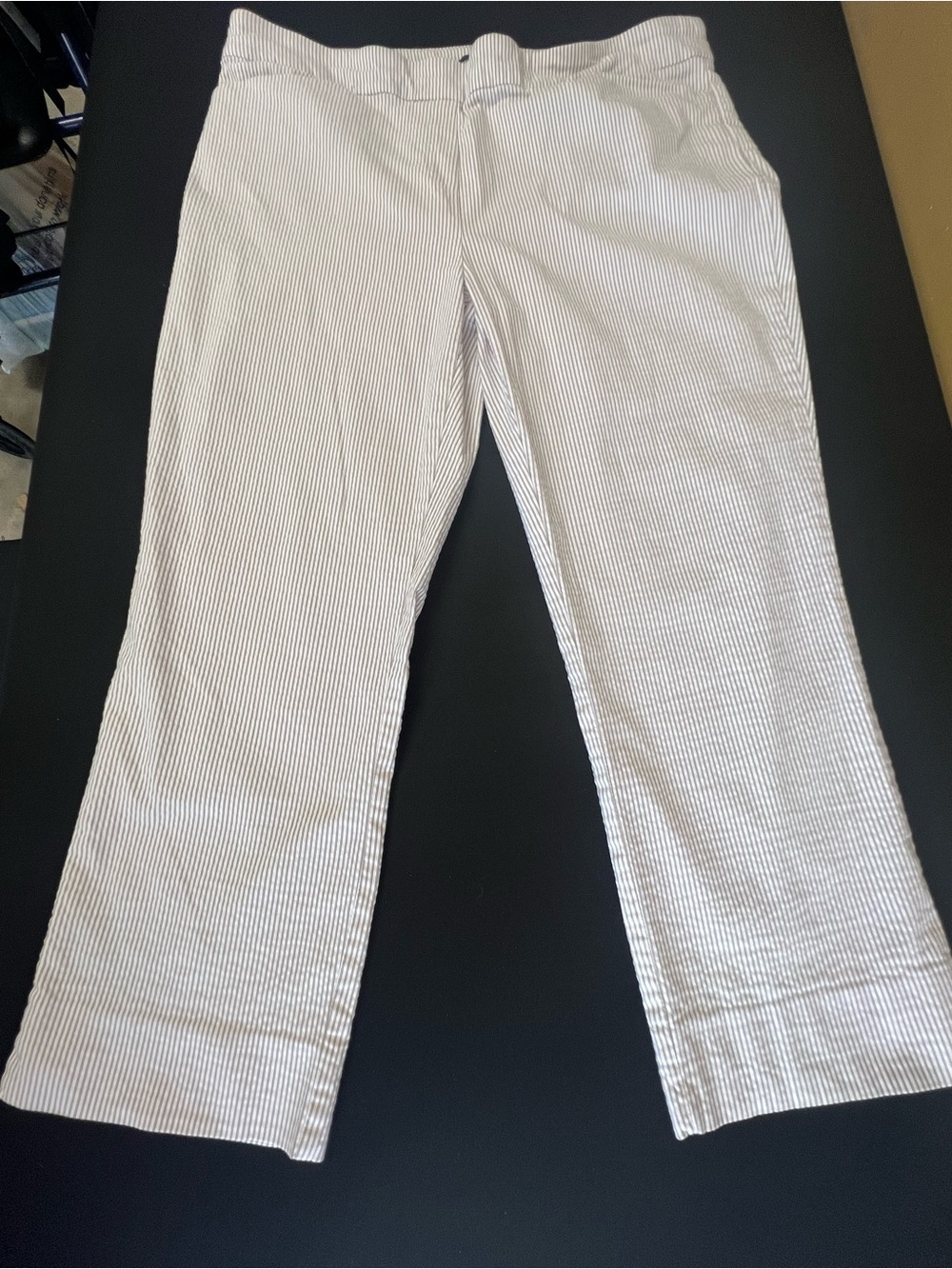 HILARY RADLEY  XL TAN/WHITE STRIPED PULL-ON CAPRI ‘S W/BUILT-IN TUMMY CONTROL.